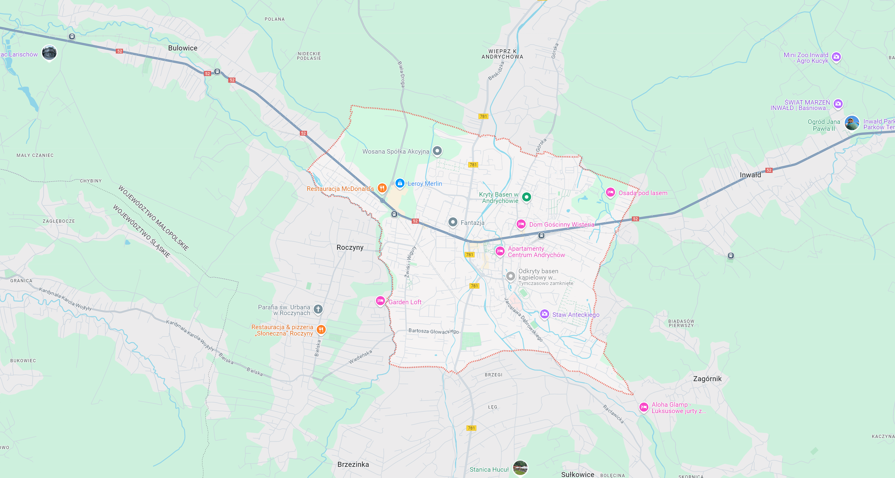 Mapa obszaru Andrychowa i okolic, z zaznaczonymi głównymi drogami, punktami usługowymi oraz miejscami rekreacyjnymi, takimi jak baseny i restauracje. Wizualizacja ukazuje szczegóły geograficzne oraz infrastrukturę lokalną, przydatna dla turystów i mieszkańców.